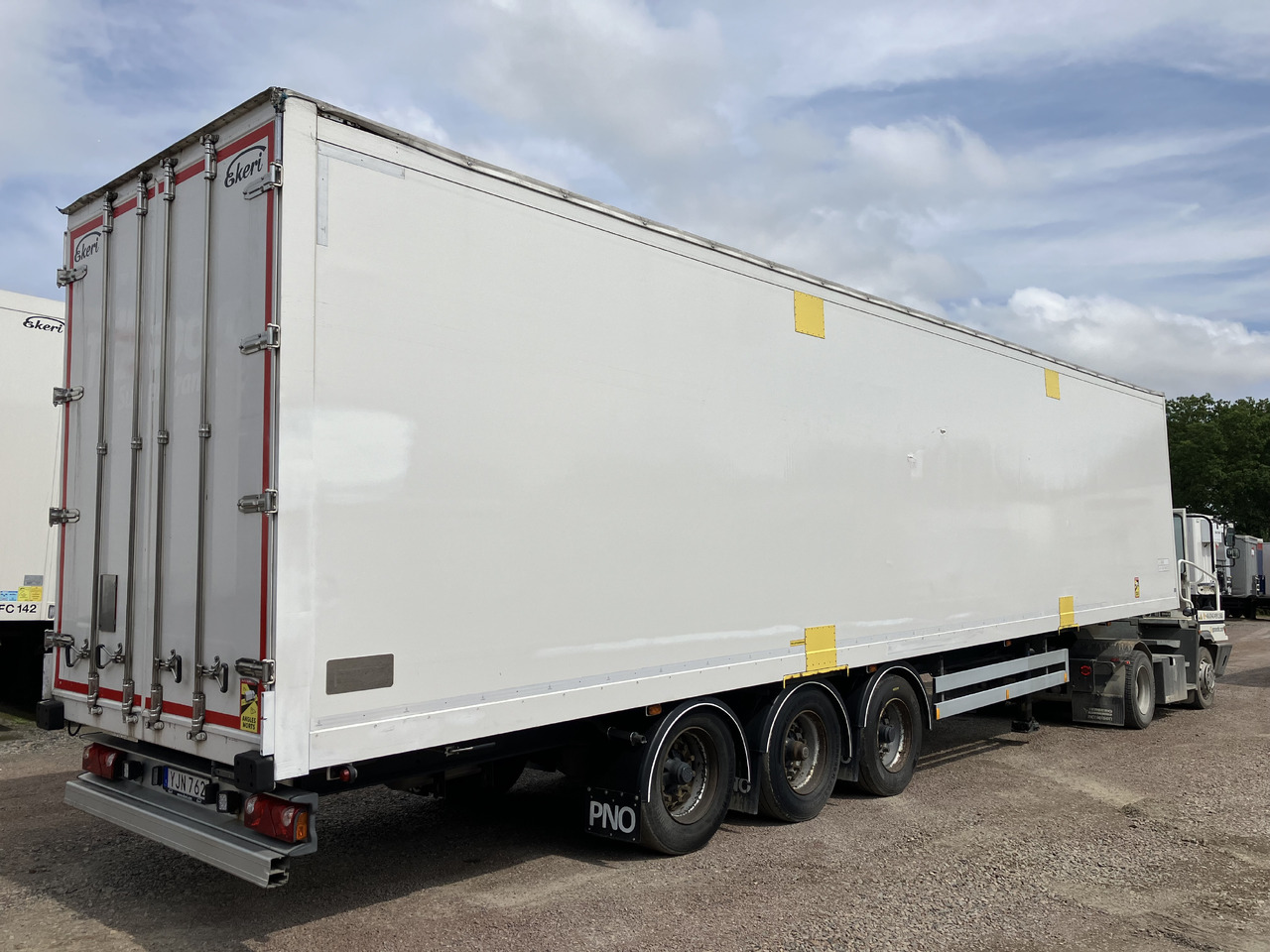 EKERI BOX OPENSIDE - TARP ROOF - HUCKEPACK - Náves skriňové: obrázok 4 EKERI BOX OPENSIDE - TARP ROOF - HUCKEPACK - Náves skriňové: obrázok 4