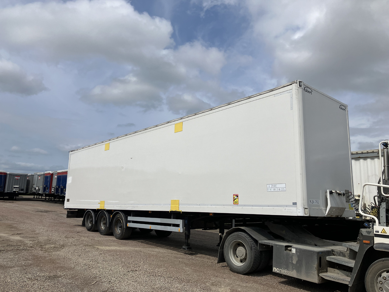 EKERI BOX OPENSIDE - TARP ROOF - HUCKEPACK - Náves skriňové: obrázok 2 EKERI BOX OPENSIDE - TARP ROOF - HUCKEPACK - Náves skriňové: obrázok 2