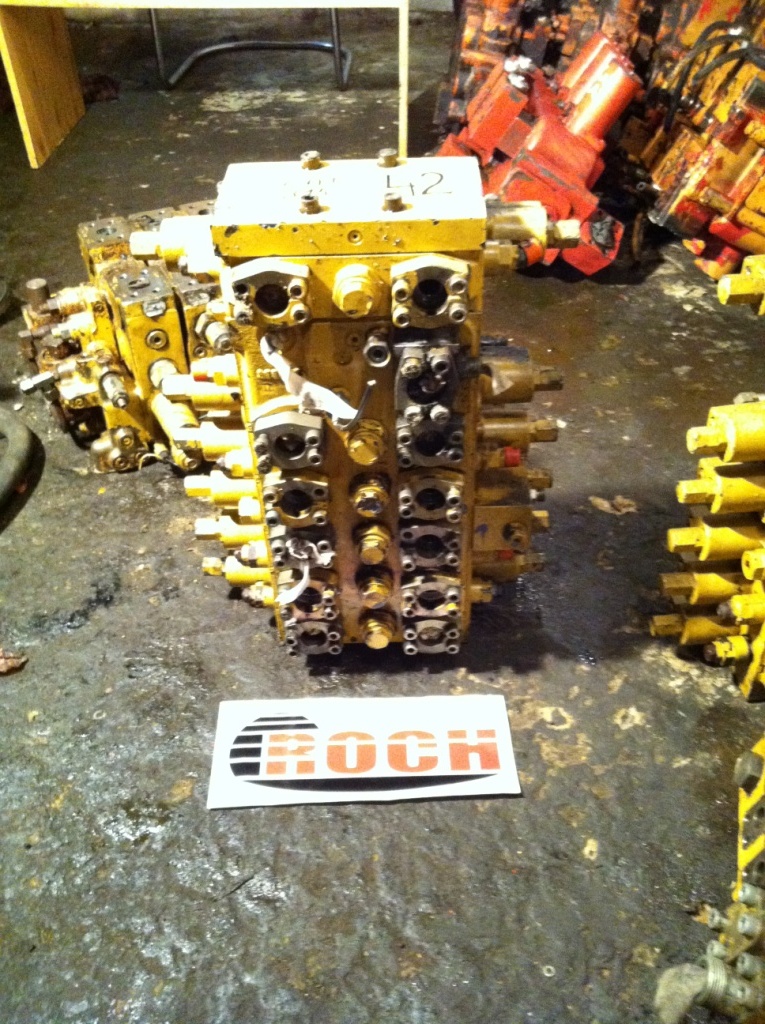 CATERPILLAR M7-1103-01/5M7-22 132-4674 821040-E - 6 SEKCYJNY + 529085 M7-4501-00 1125445 - Hydraulický ventil pre Rýpadlo: obrázok 1 CATERPILLAR M7-1103-01/5M7-22 132-4674 821040-E - 6 SEKCYJNY + 529085 M7-4501-00 1125445 - Hydraulický ventil pre Rýpadlo: obrázok 1