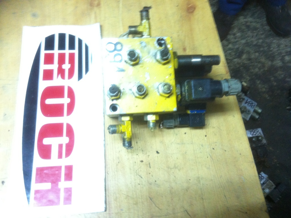 COMATROL 89 01 611 19 + 27VDC 28,5W - Hydraulický ventil pre Stavebné stroje: obrázok 1 COMATROL 89 01 611 19 + 27VDC 28,5W - Hydraulický ventil pre Stavebné stroje: obrázok 1