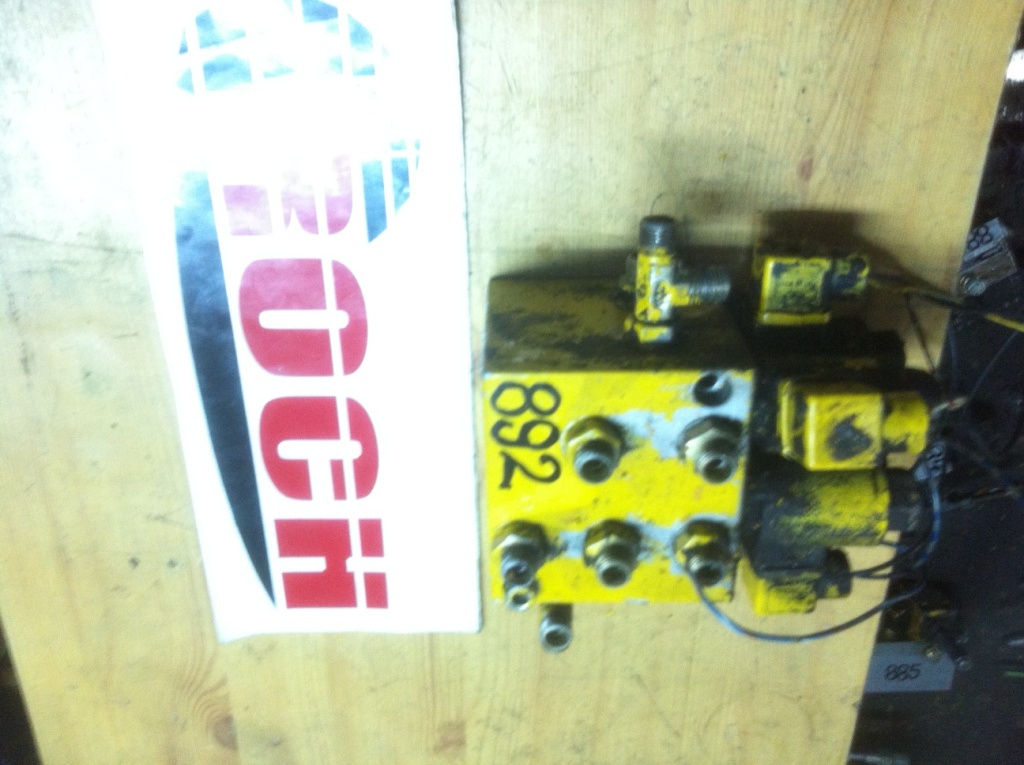 COMATROL 89 01 611 19 + CEWKI 27VDC 26W - Hydraulický ventil pre Stavebné stroje: obrázok 1 COMATROL 89 01 611 19 + CEWKI 27VDC 26W - Hydraulický ventil pre Stavebné stroje: obrázok 1