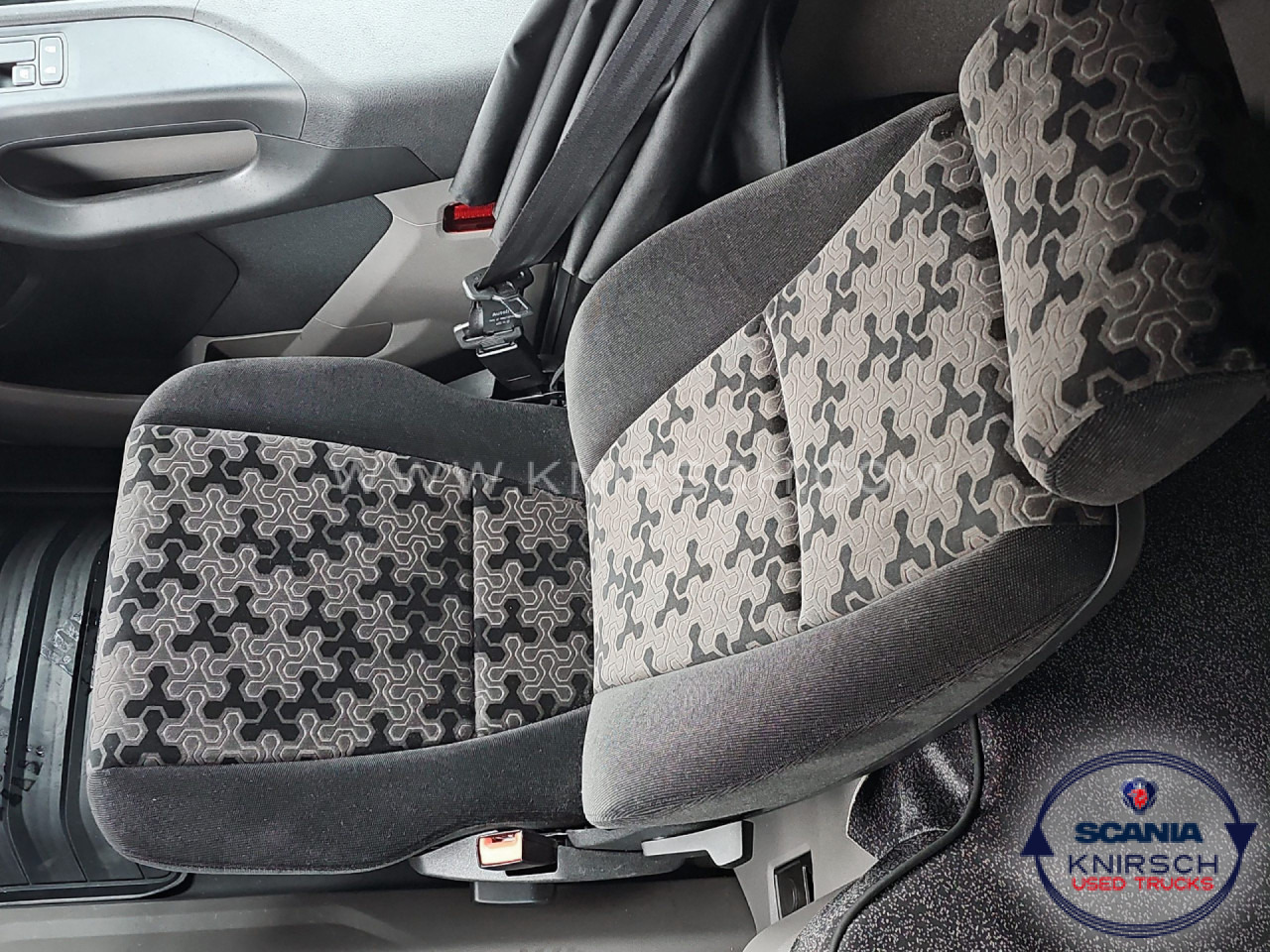 SCANIA R 450 A4x2LA / LED / Sideskirts / ADR AT - Ťahač: obrázok 5 SCANIA R 450 A4x2LA / LED / Sideskirts / ADR AT - Ťahač: obrázok 5