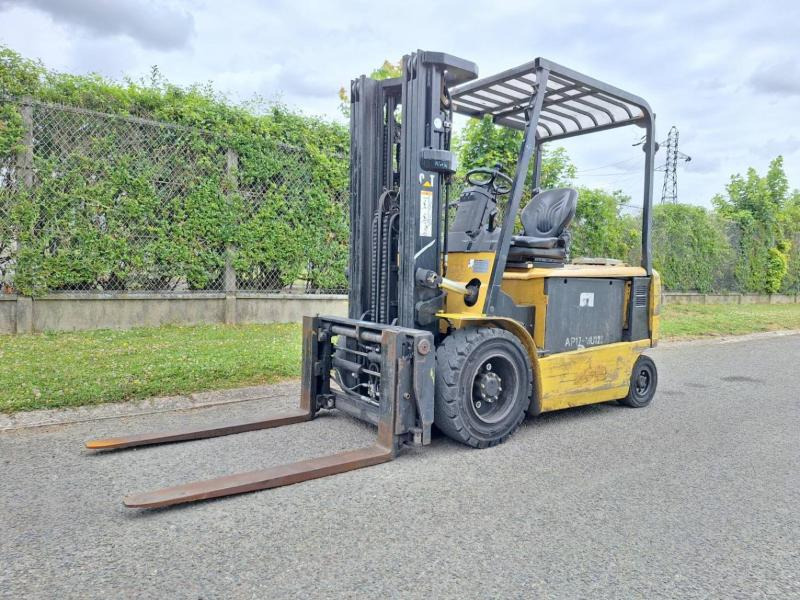 Caterpillar EP30K - Elektrický vysokozdvižný vozík: obrázok 1 Caterpillar EP30K - Elektrický vysokozdvižný vozík: obrázok 1