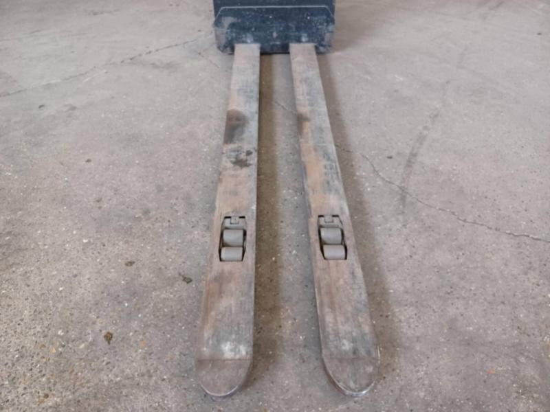 Caterpillar NO20NE - Vychystávací vozík: obrázok 5 Caterpillar NO20NE - Vychystávací vozík: obrázok 5