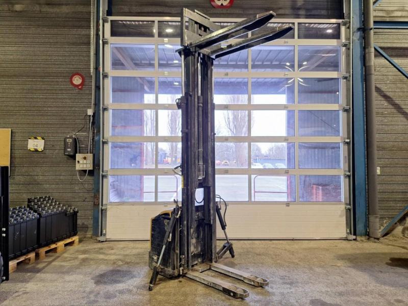 Caterpillar NSP16N - Stohovač: obrázok 4 Caterpillar NSP16N - Stohovač: obrázok 4