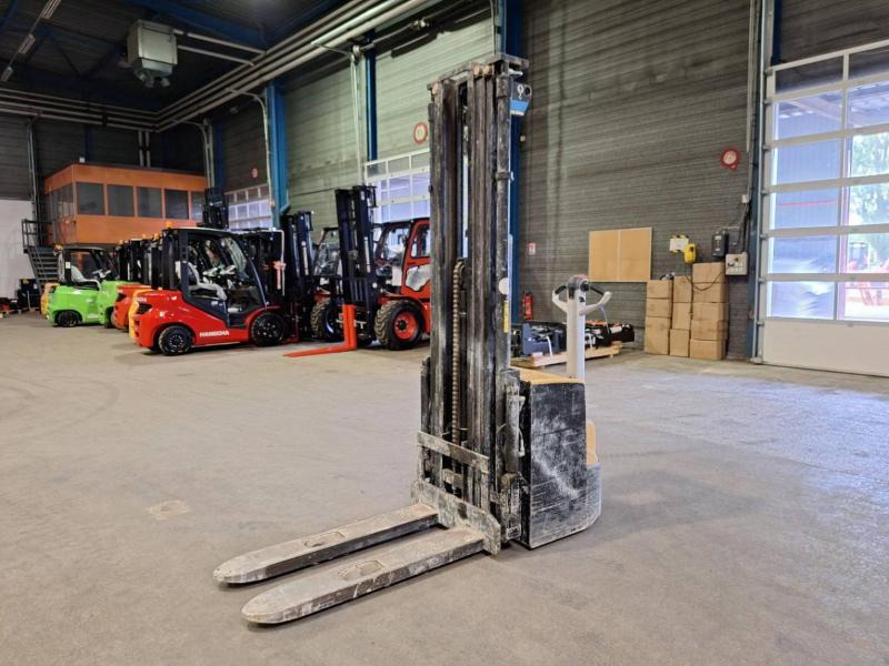 Caterpillar NSP16N2 - Stohovač: obrázok 5 Caterpillar NSP16N2 - Stohovač: obrázok 5