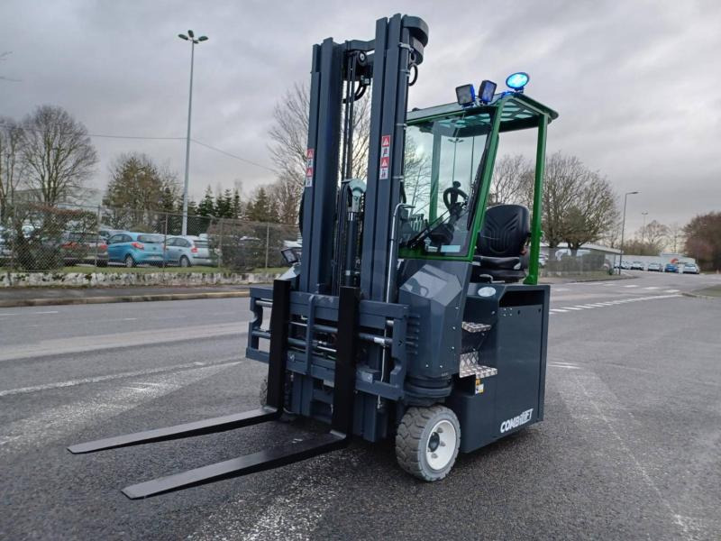 Combilift CBE3000 - 4-cestný skladový zakladač: obrázok 1 Combilift CBE3000 - 4-cestný skladový zakladač: obrázok 1