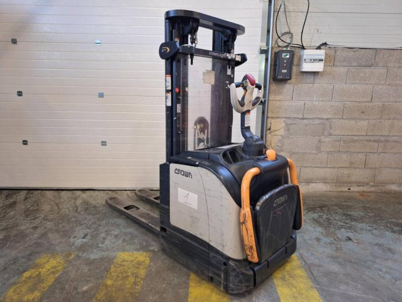 Crown ET4000-1.4 - Stohovač: obrázok 1 Crown ET4000-1.4 - Stohovač: obrázok 1