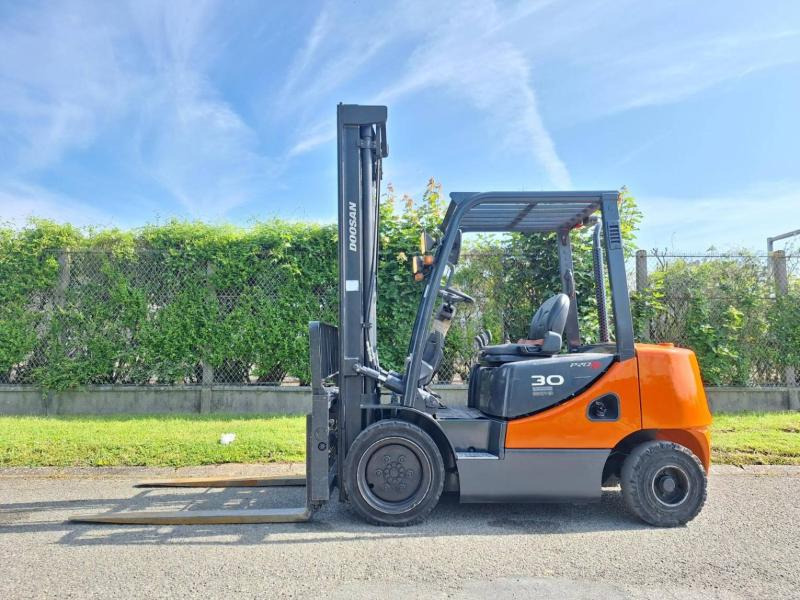 Doosan D30S 5 - Dieselový vysokozdvižný vozík: obrázok 3 Doosan D30S 5 - Dieselový vysokozdvižný vozík: obrázok 3