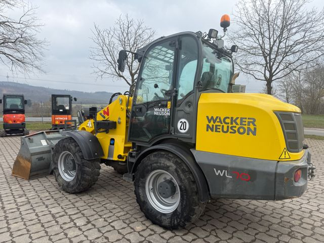 Wacker WL 70, Bj 21, 1625 BH, 122 PS, Schaufel Gabel Wacker WL 70, Bj 21, 1625 BH, 122 PS, Schaufel Gabel - Kolesový nakladač: obrázok 2 Wacker WL 70, Bj 21, 1625 BH, 122 PS, Schaufel Gabel Wacker WL 70, Bj 21, 1625 BH, 122 PS, Schaufel Gabel - Kolesový nakladač: obrázok 2