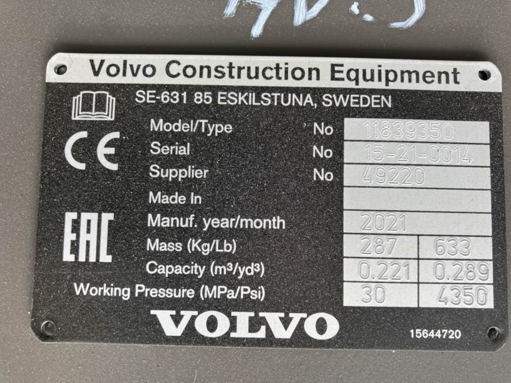 Volvo Böschungslöffel schwenkbar - Rýpadlo-nakladač: obrázok 4 Volvo Böschungslöffel schwenkbar - Rýpadlo-nakladač: obrázok 4