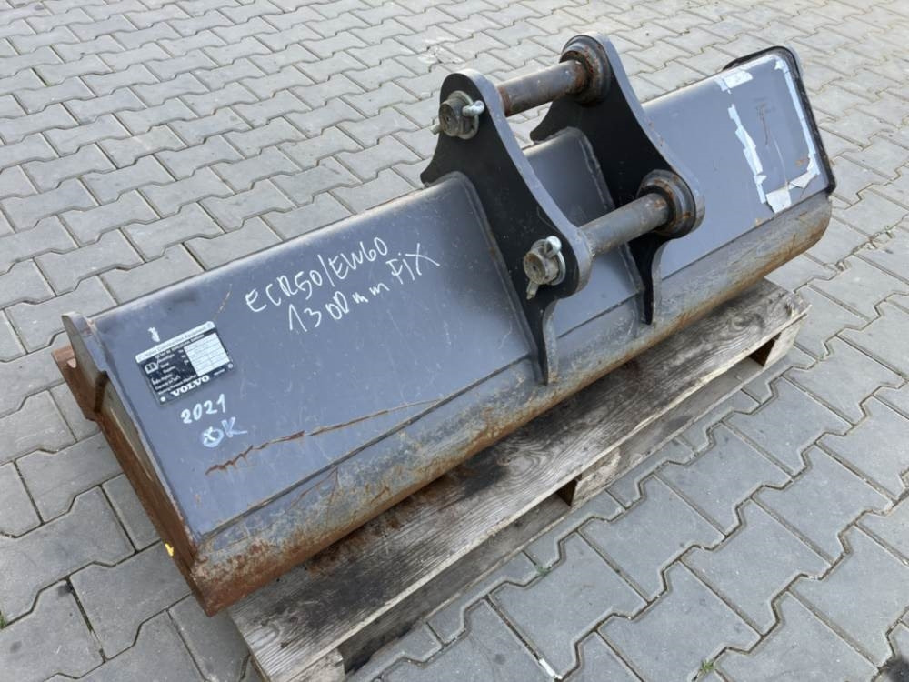 Volvo Böschungslöffel starr - Rýpadlo-nakladač: obrázok 2 Volvo Böschungslöffel starr - Rýpadlo-nakladač: obrázok 2