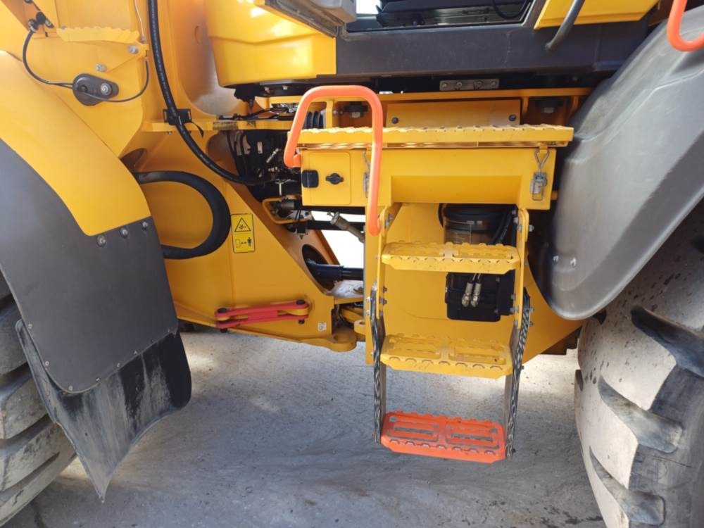 Kolesový nakladač Volvo L110H: obrázok 6