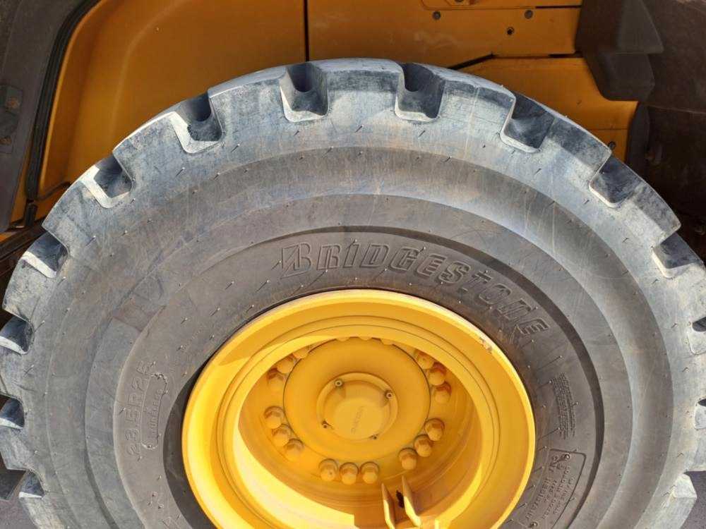 Kolesový nakladač Volvo L110H: obrázok 7