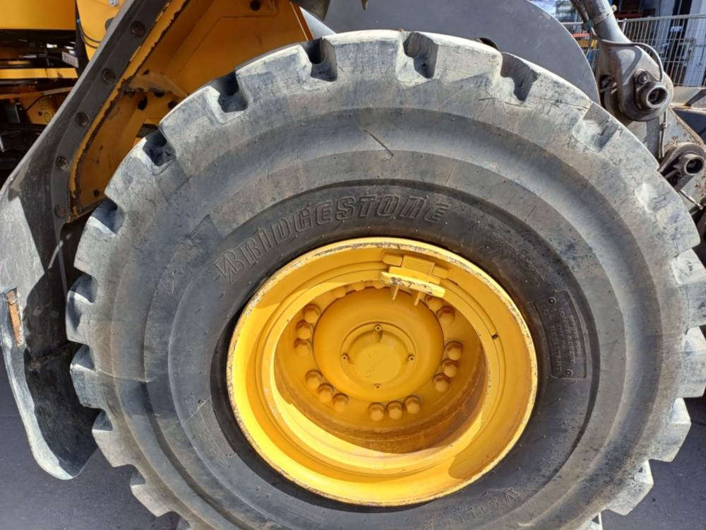 Kolesový nakladač Volvo L110H: obrázok 8