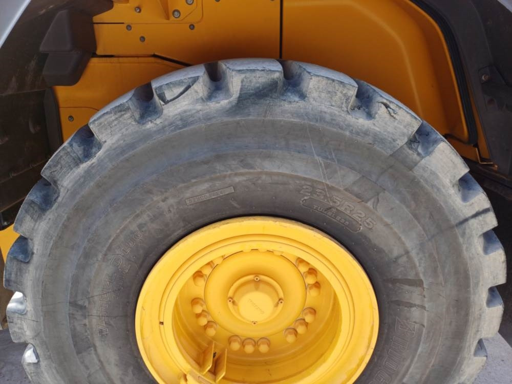 Kolesový nakladač Volvo L110H: obrázok 9