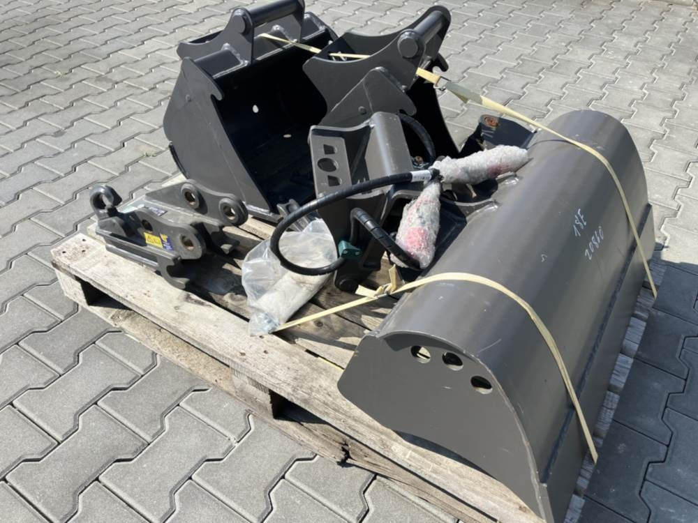 Volvo Löffelset inkl. Schnellwechsler für EC18 - Rýpadlo-nakladač: obrázok 3 Volvo Löffelset inkl. Schnellwechsler für EC18 - Rýpadlo-nakladač: obrázok 3