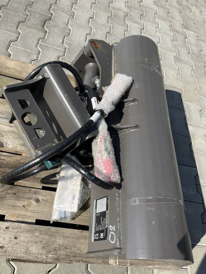 Volvo Löffelset inkl. Schnellwechsler für EC18 - Rýpadlo-nakladač: obrázok 4 Volvo Löffelset inkl. Schnellwechsler für EC18 - Rýpadlo-nakladač: obrázok 4