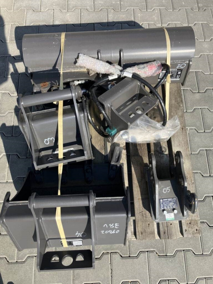 Volvo Löffelset inkl. Schnellwechsler für EC18 - Rýpadlo-nakladač: obrázok 2 Volvo Löffelset inkl. Schnellwechsler für EC18 - Rýpadlo-nakladač: obrázok 2