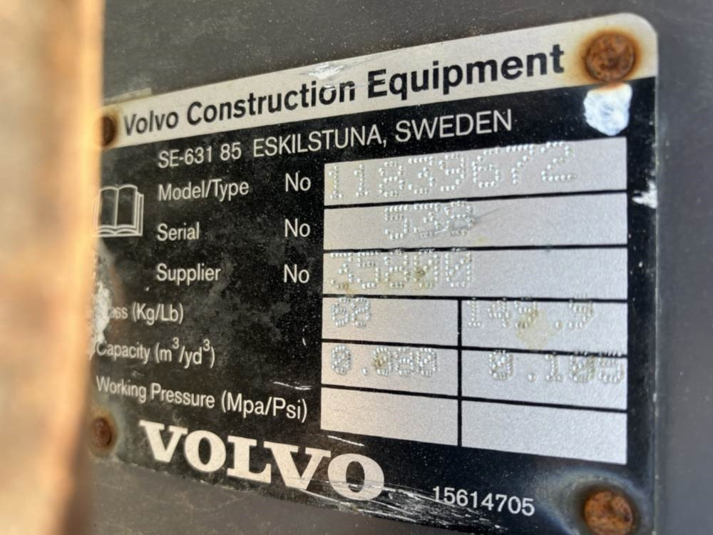 Volvo Tieflöffel mit Zähne - Festanbau - Rýpadlo-nakladač: obrázok 4 Volvo Tieflöffel mit Zähne - Festanbau - Rýpadlo-nakladač: obrázok 4