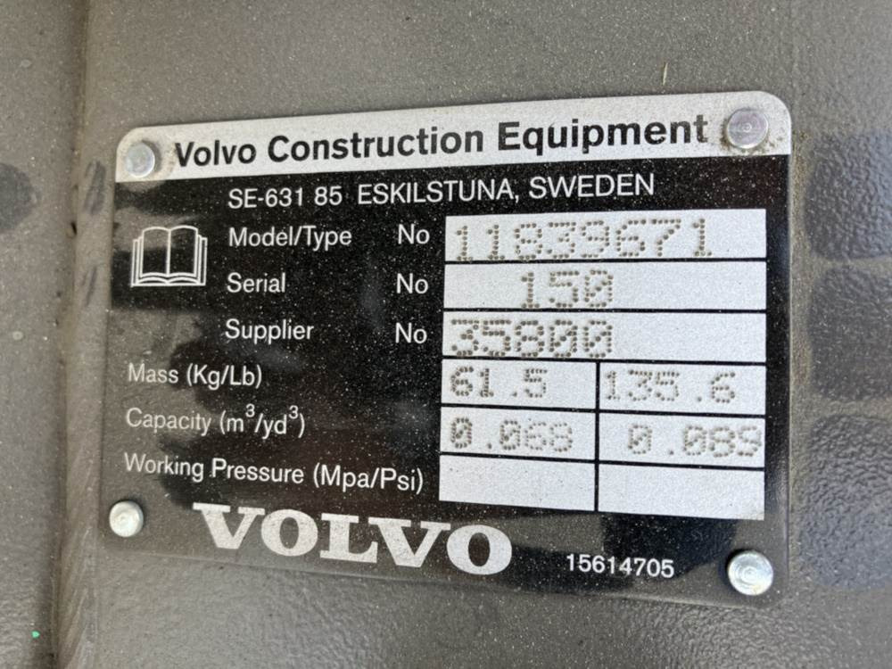 Volvo Tieflöffel mit Zähnen - Festanbau - Rýpadlo-nakladač: obrázok 4 Volvo Tieflöffel mit Zähnen - Festanbau - Rýpadlo-nakladač: obrázok 4