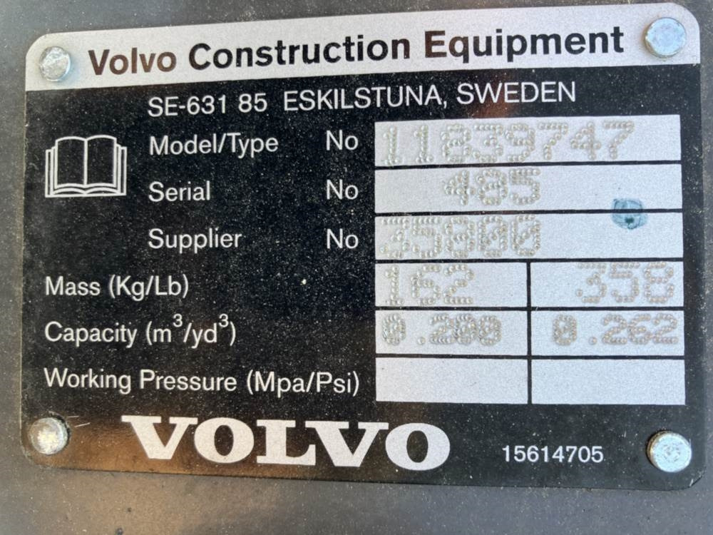 Volvo Tieflöffel mit Zähnen - Festanbau - Rýpadlo-nakladač: obrázok 4 Volvo Tieflöffel mit Zähnen - Festanbau - Rýpadlo-nakladač: obrázok 4