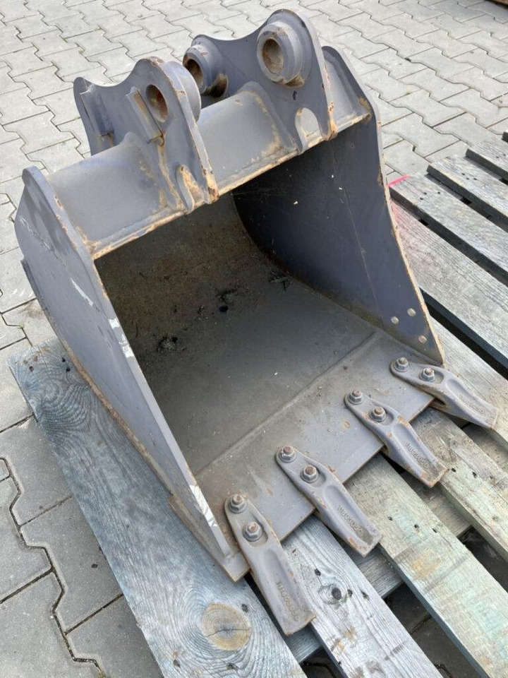 Volvo Tieflöffel mit Zähnen - Festanbau - Rýpadlo-nakladač: obrázok 1 Volvo Tieflöffel mit Zähnen - Festanbau - Rýpadlo-nakladač: obrázok 1