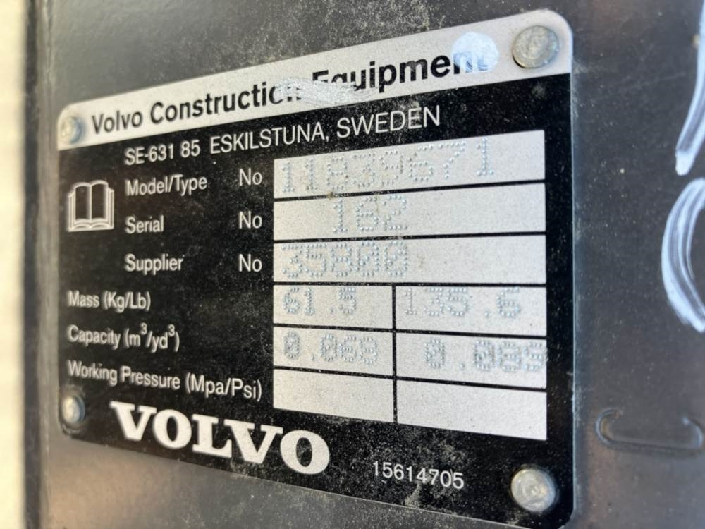 Volvo Tieflöffel mit Zähnen - Festanbau - Rýpadlo-nakladač: obrázok 5 Volvo Tieflöffel mit Zähnen - Festanbau - Rýpadlo-nakladač: obrázok 5