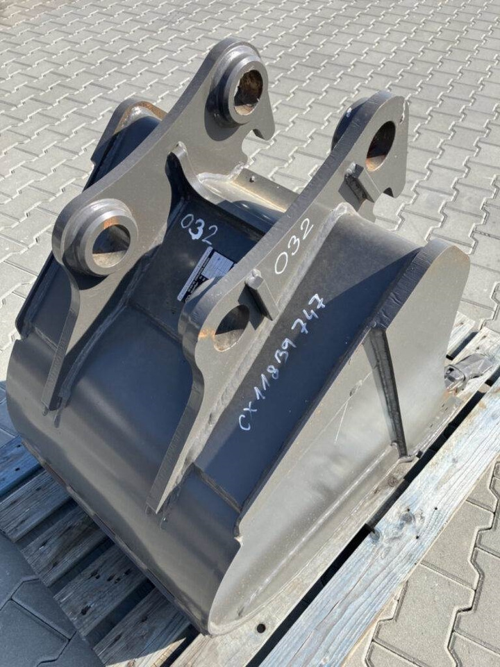 Volvo Tieflöffel mit Zähnen - Festanbau - Rýpadlo-nakladač: obrázok 2 Volvo Tieflöffel mit Zähnen - Festanbau - Rýpadlo-nakladač: obrázok 2