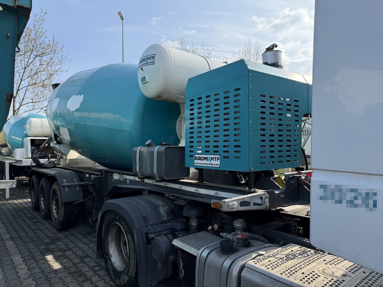 Betonmischer-Auflieger Euromix 12 m³ mit Motor - Domiešavač: obrázok 4 Betonmischer-Auflieger Euromix 12 m³ mit Motor - Domiešavač: obrázok 4