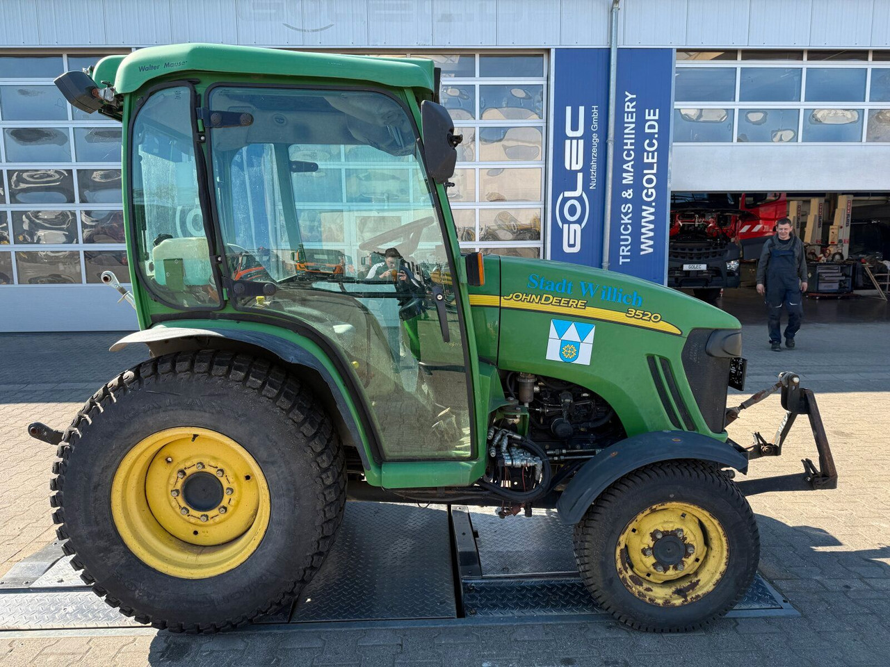 John Deere 3520 Kommunaltrak. Frontkraftheber Kuppeldreieck - Traktor: obrázok 2 John Deere 3520 Kommunaltrak. Frontkraftheber Kuppeldreieck - Traktor: obrázok 2