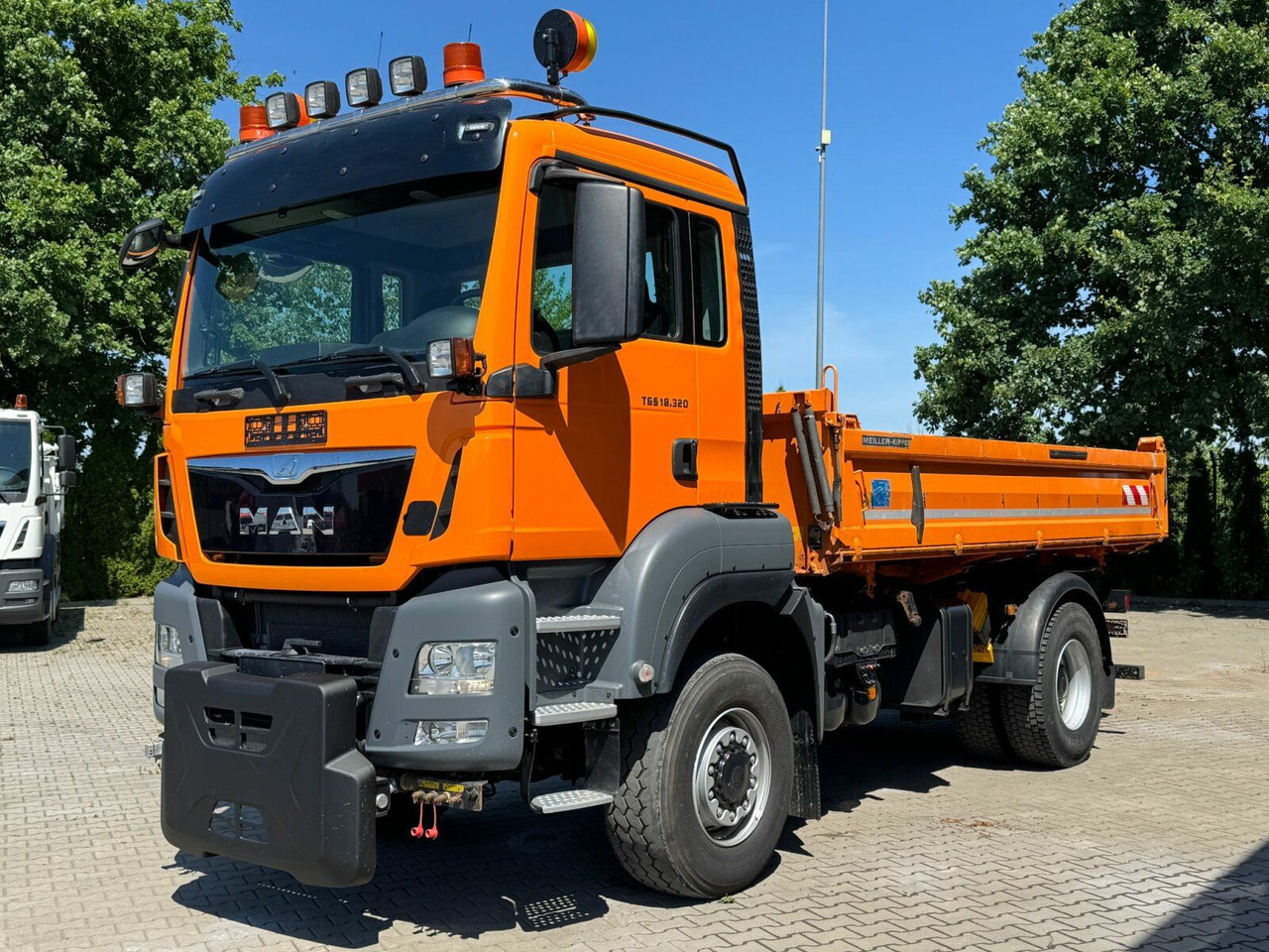 MAN TGS 18.320 4x4 BL Euro 6 Kipper + Winterdienst - Sklápač: obrázok 2 MAN TGS 18.320 4x4 BL Euro 6 Kipper + Winterdienst - Sklápač: obrázok 2