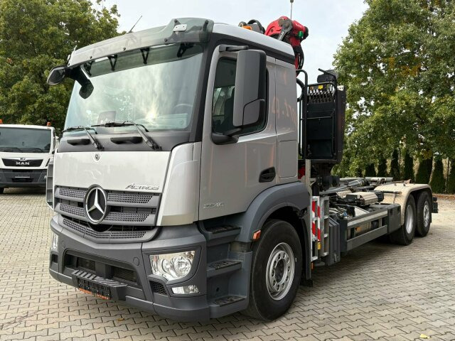 Mercedes-Benz ACTROS 2546 6x2 Abrollkip Kran Palfinger Q150Z95 - Hákový nosič kontajnerov, Auto s hydraulickou rukou: obrázok 1 Mercedes-Benz ACTROS 2546 6x2 Abrollkip Kran Palfinger Q150Z95 - Hákový nosič kontajnerov, Auto s hydraulickou rukou: obrázok 1