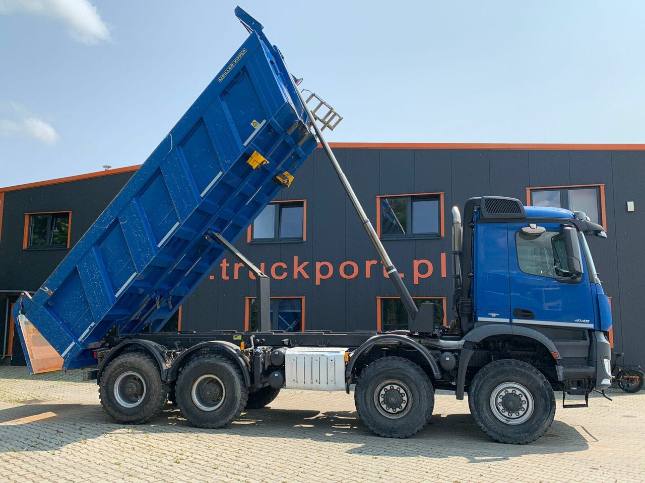 Mercedes-Benz AROCS 4145 8x8 EURO6 Muldenkipper TOP! - Sklápač: obrázok 4 Mercedes-Benz AROCS 4145 8x8 EURO6 Muldenkipper TOP! - Sklápač: obrázok 4