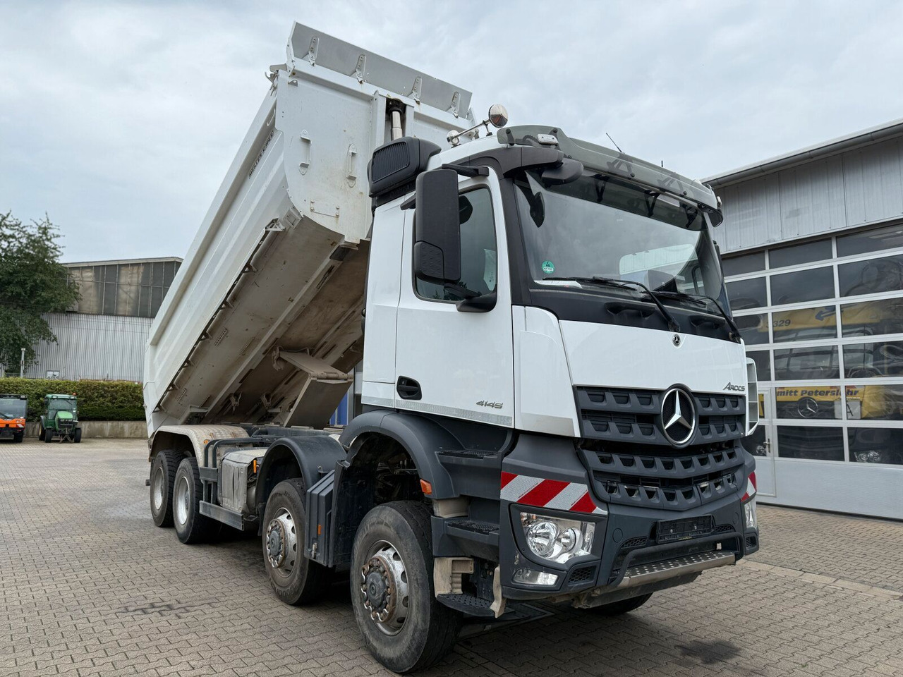 Mercedes-Benz AROCS 4145 8x8 Meiller Muldenkipper - Ramenový nosič kontajnerov: obrázok 2 Mercedes-Benz AROCS 4145 8x8 Meiller Muldenkipper - Ramenový nosič kontajnerov: obrázok 2