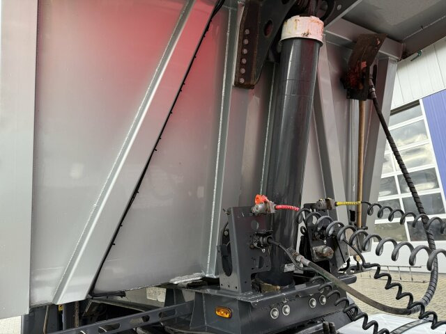 Müller Andernach Kippauflieg 3 Achs elekt. Plane - Náves sklápěcí: obrázok 3 Müller Andernach Kippauflieg 3 Achs elekt. Plane - Náves sklápěcí: obrázok 3