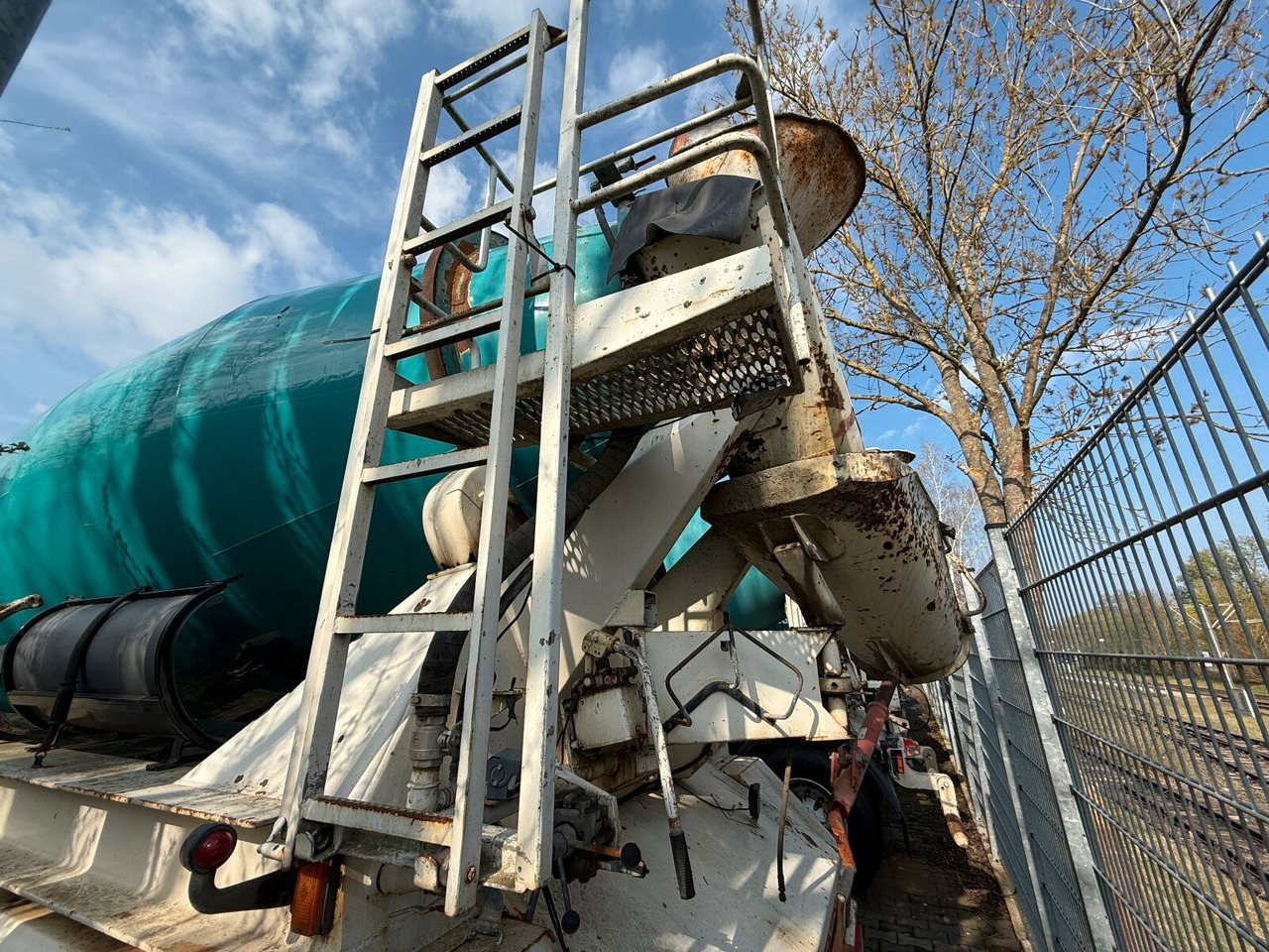 Betonmischer-Auflieger Stetter 10 m³ mit Motor - Náves: obrázok 5 Betonmischer-Auflieger Stetter 10 m³ mit Motor - Náves: obrázok 5