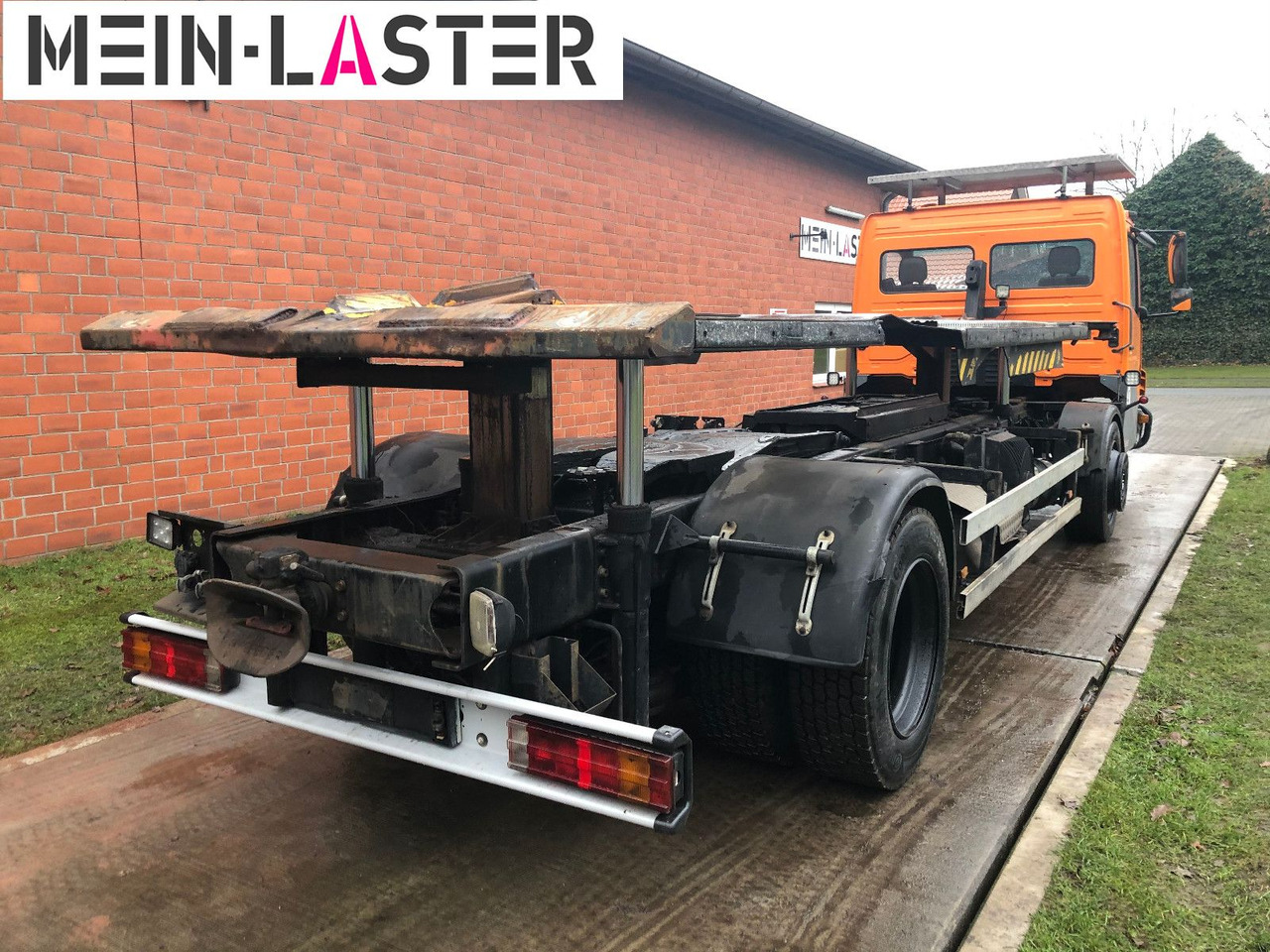 Mercedes-Benz Kamag Wiesel Umsetzter Sattelplatte - Kontejnérový podvozek/ Výměnná nástavba: obrázok 3 Mercedes-Benz Kamag Wiesel Umsetzter Sattelplatte - Kontejnérový podvozek/ Výměnná nástavba: obrázok 3