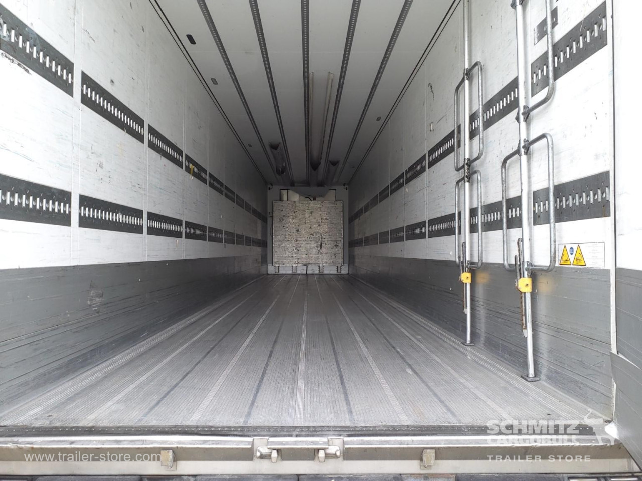 SCHMITZ Reefer Standard Taillift - Náves izotermické: obrázok 3 SCHMITZ Reefer Standard Taillift - Náves izotermické: obrázok 3