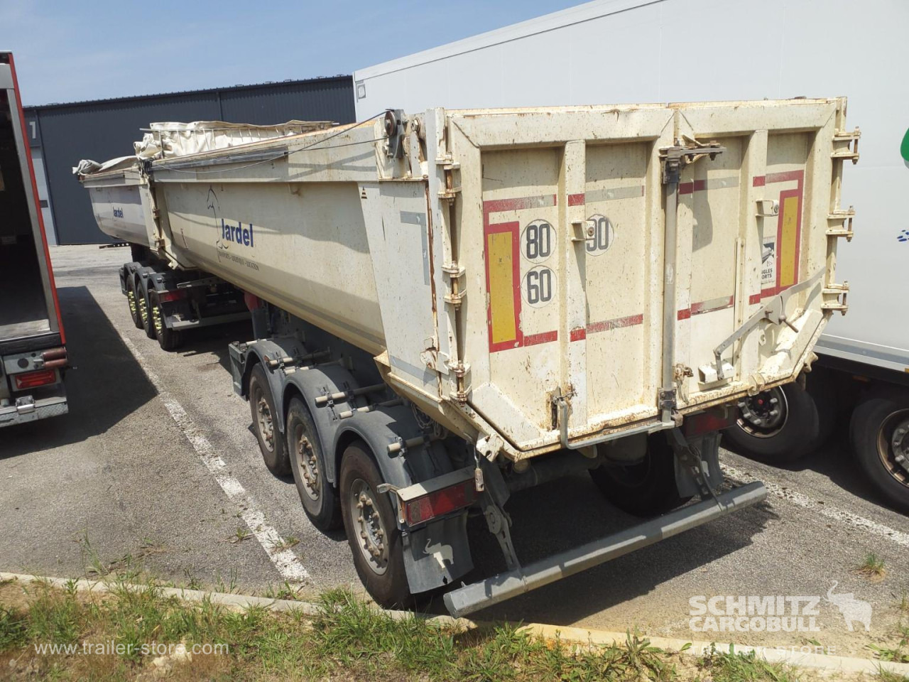 SCHMITZ Tipper Steel half pipe body 26m³ - Náves sklápěcí: obrázok 4 SCHMITZ Tipper Steel half pipe body 26m³ - Náves sklápěcí: obrázok 4