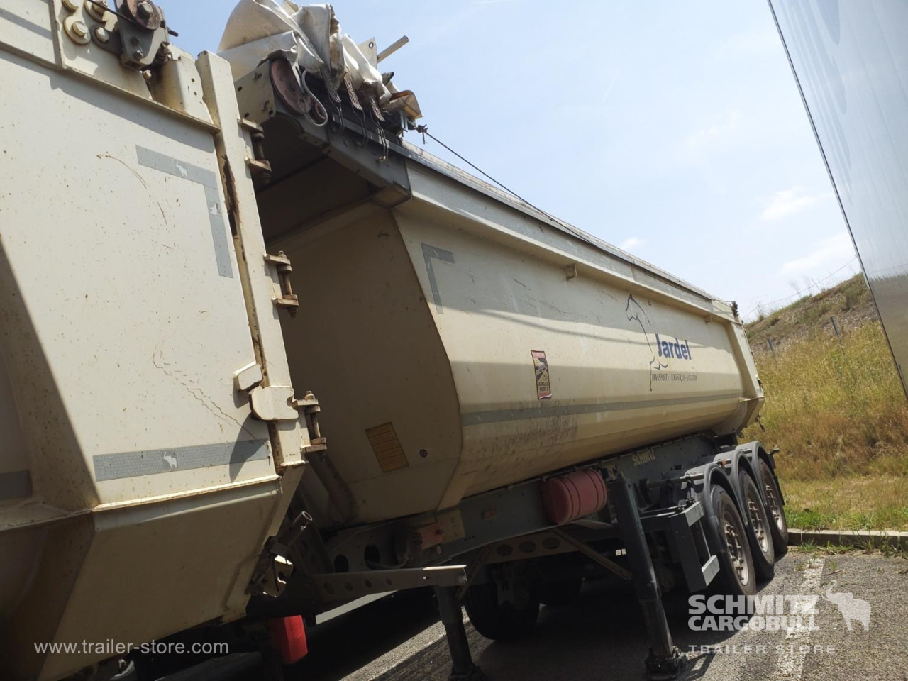 SCHMITZ Tipper Steel half pipe body 26m³ - Náves sklápěcí: obrázok 2 SCHMITZ Tipper Steel half pipe body 26m³ - Náves sklápěcí: obrázok 2