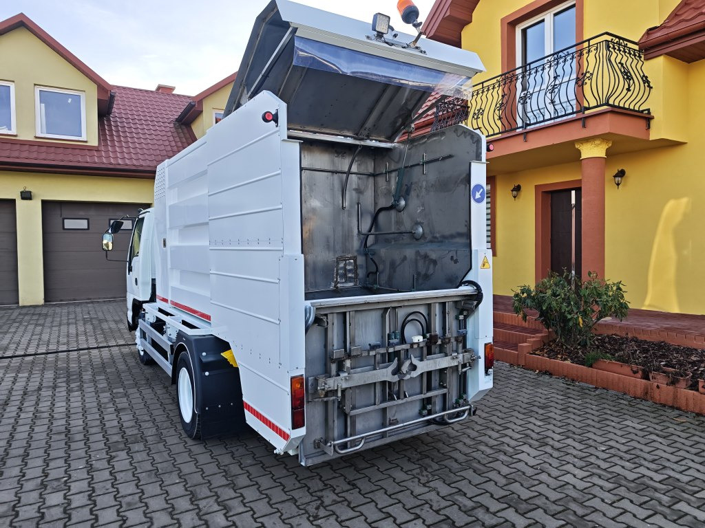 Isuzu MYJKA N-Series Container washer laveuse lavacassonetti - Auto na odvoz odpadu: obrázok 3 Isuzu MYJKA N-Series Container washer laveuse lavacassonetti - Auto na odvoz odpadu: obrázok 3