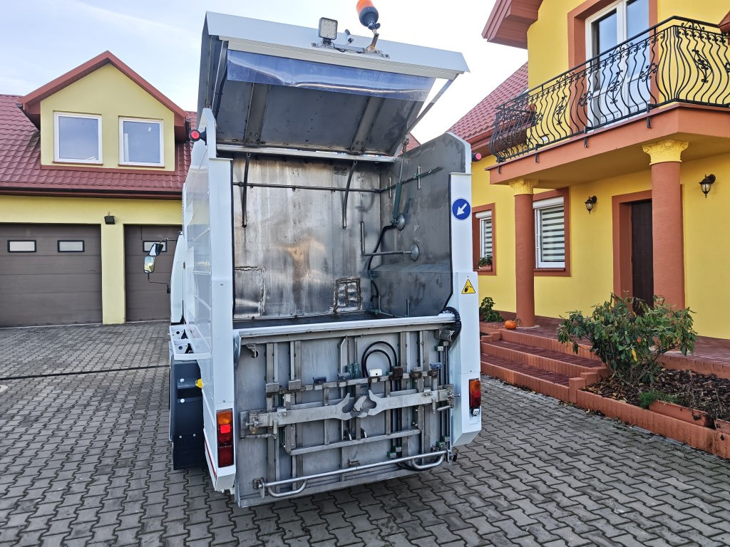 Isuzu MYJKA N-Series Container washer laveuse lavacassonetti - Auto na odvoz odpadu: obrázok 4 Isuzu MYJKA N-Series Container washer laveuse lavacassonetti - Auto na odvoz odpadu: obrázok 4