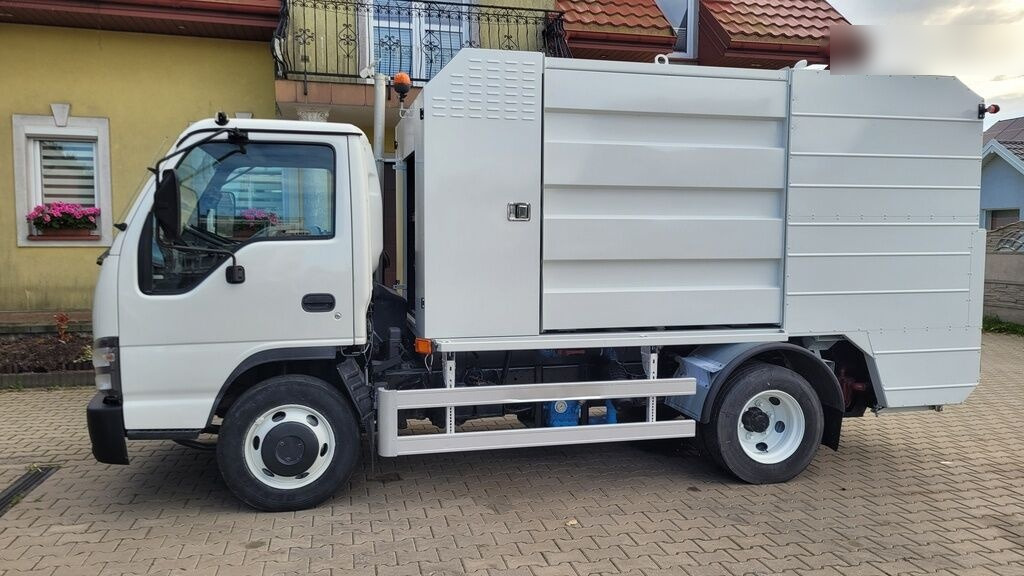 Isuzu NQR75 Container washer laveuse lavacassonetti myjka - Auto na odvoz odpadu: obrázok 5 Isuzu NQR75 Container washer laveuse lavacassonetti myjka - Auto na odvoz odpadu: obrázok 5