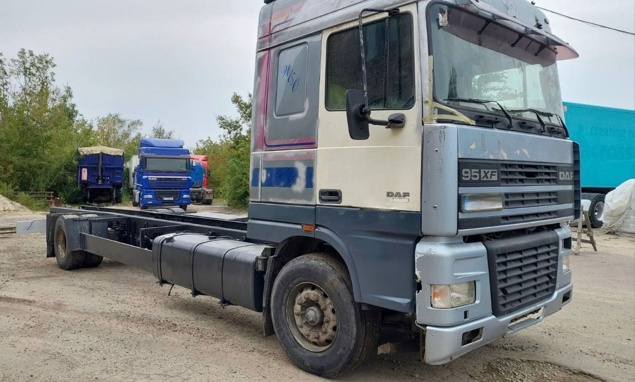 DAF 95XF380 - Podvozek s kabinou: obrázok 1 DAF 95XF380 - Podvozek s kabinou: obrázok 1