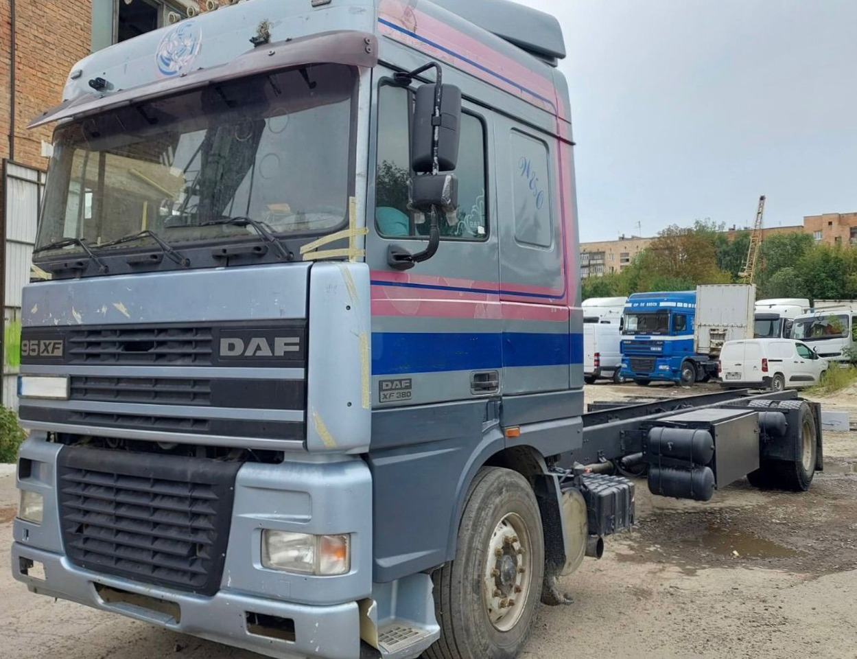 DAF 95XF380 - Podvozek s kabinou: obrázok 2 DAF 95XF380 - Podvozek s kabinou: obrázok 2