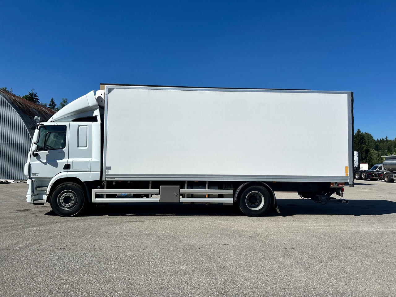 DAF CF330 - Chladirenské nákladné vozidlo: obrázok 4 DAF CF330 - Chladirenské nákladné vozidlo: obrázok 4