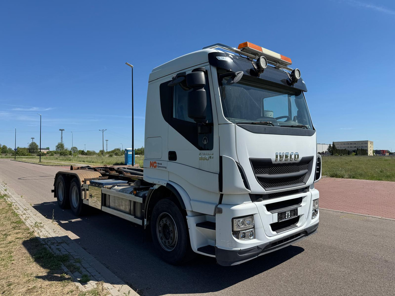 IVECO STRALIS 560 - Hákový nosič kontajnerov, Auto s hydraulickou rukou: obrázok 1 IVECO STRALIS 560 - Hákový nosič kontajnerov, Auto s hydraulickou rukou: obrázok 1