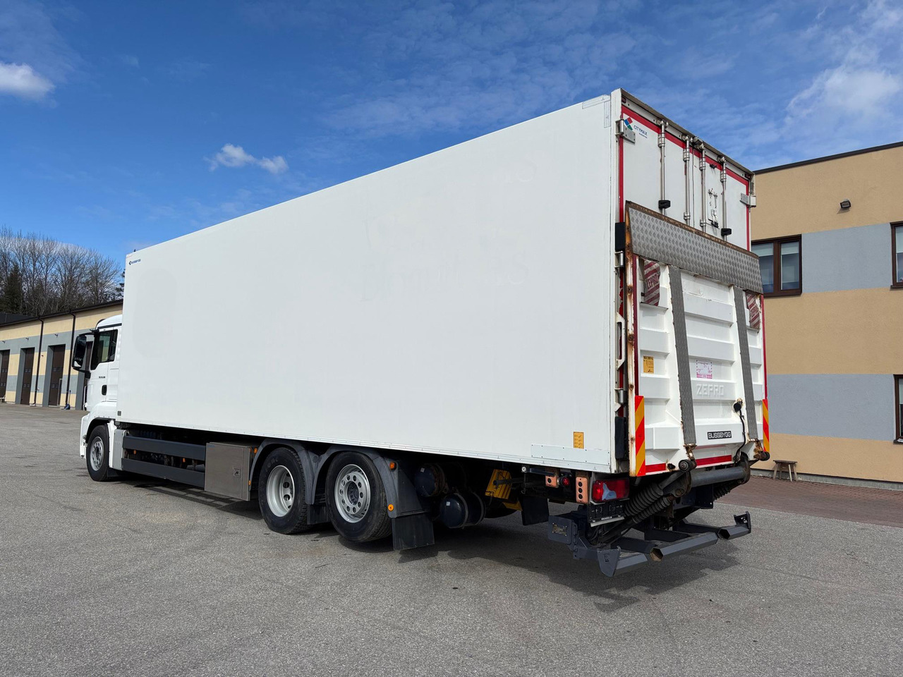 MAN TGS 26.360 - Skříňový nákladní auto: obrázok 4 MAN TGS 26.360 - Skříňový nákladní auto: obrázok 4