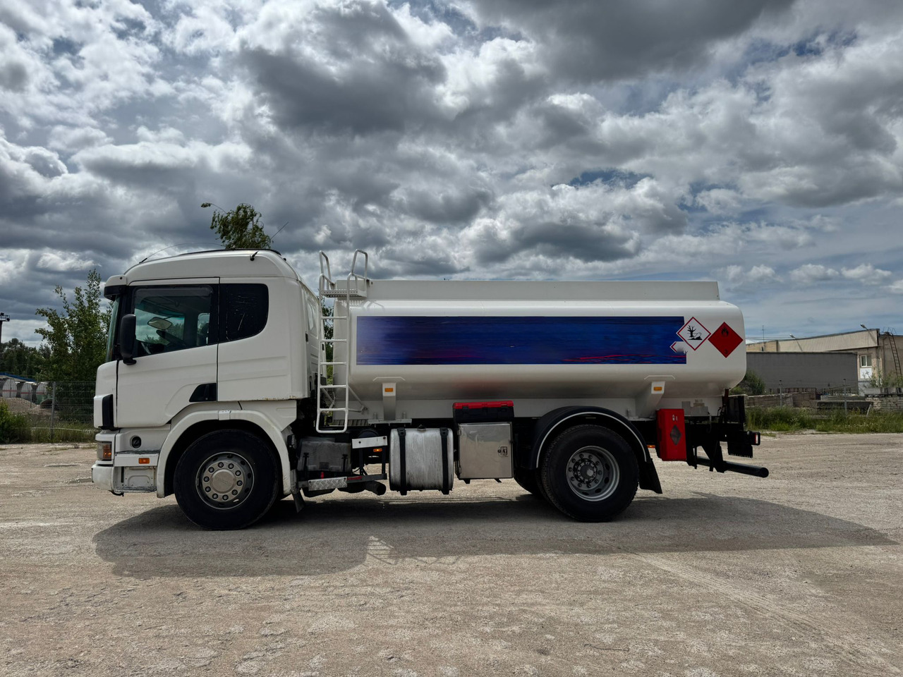 SCANIA P94 - Cisternové vozidlo: obrázok 4 SCANIA P94 - Cisternové vozidlo: obrázok 4